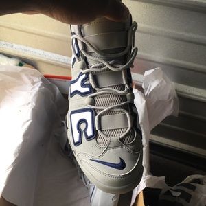 NIKE NYC UPTEMPO